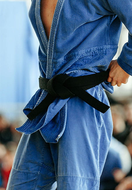 Atleta de Jiu-Jitsu com o kimono. Mental coaching para atletas de combate.